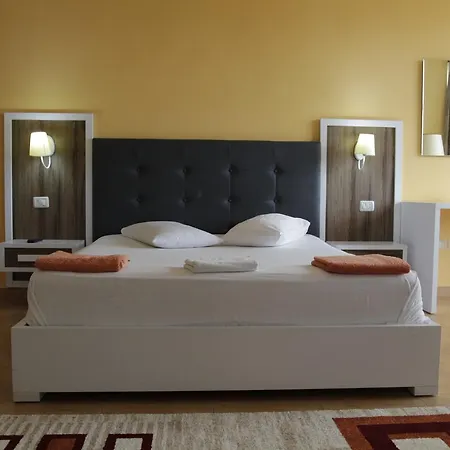 Hotel Star 2*